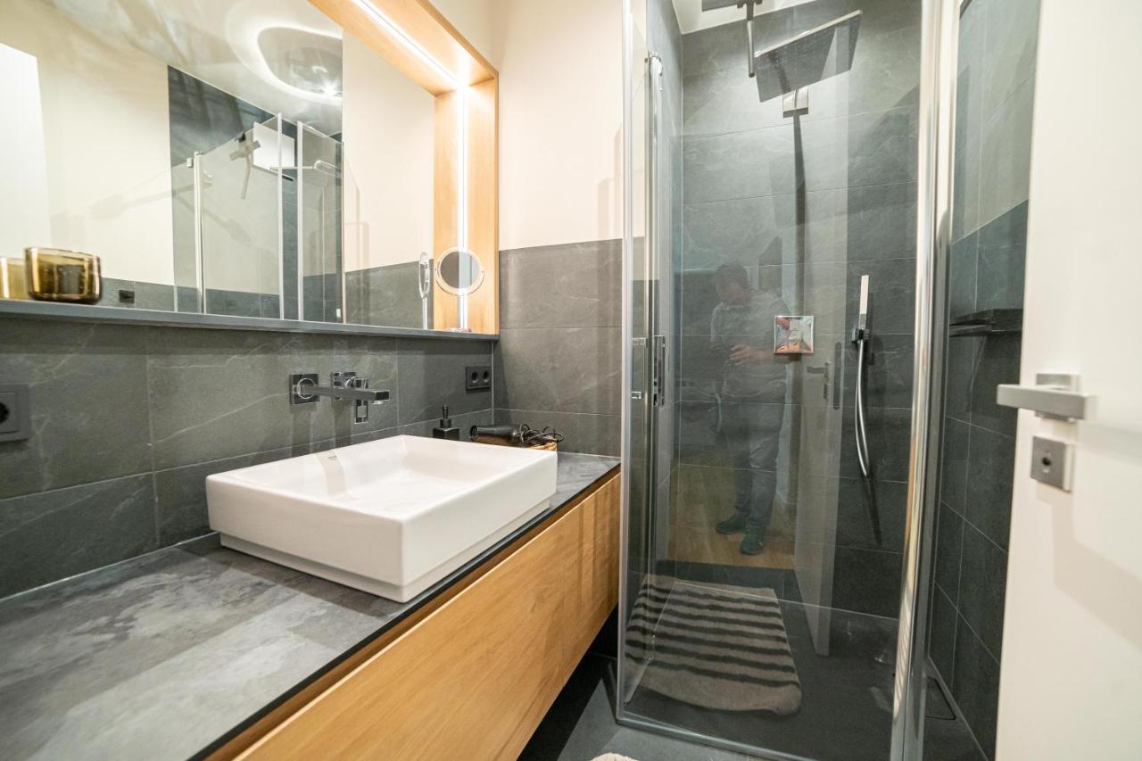 Full House Premium Apartments יינה מראה חיצוני תמונה